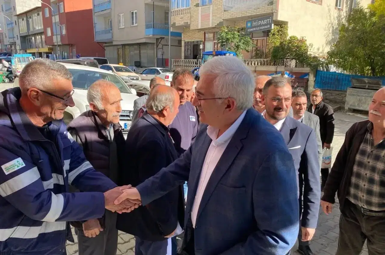 AK Parti Heyeti Uzundere İlçe Teşkilatını Ziyaret Etti