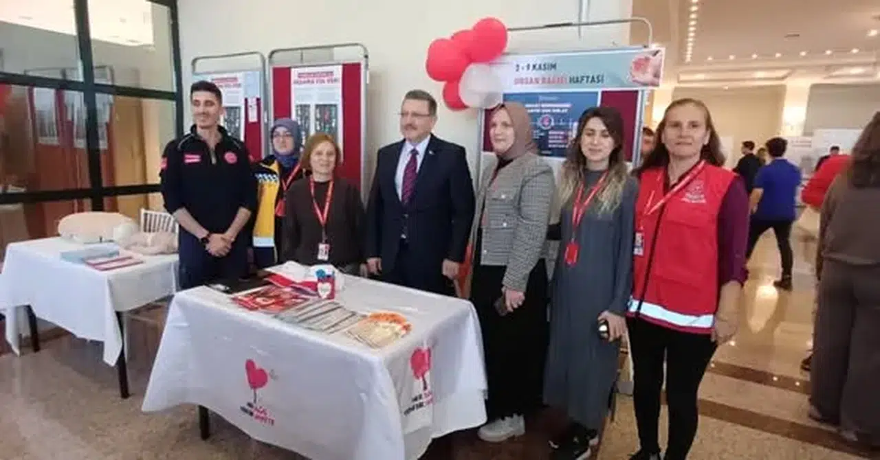 Trabzon İl Sağlık Müdürlüğü Kariyer Fuarında Öğrencilerle Buluştu