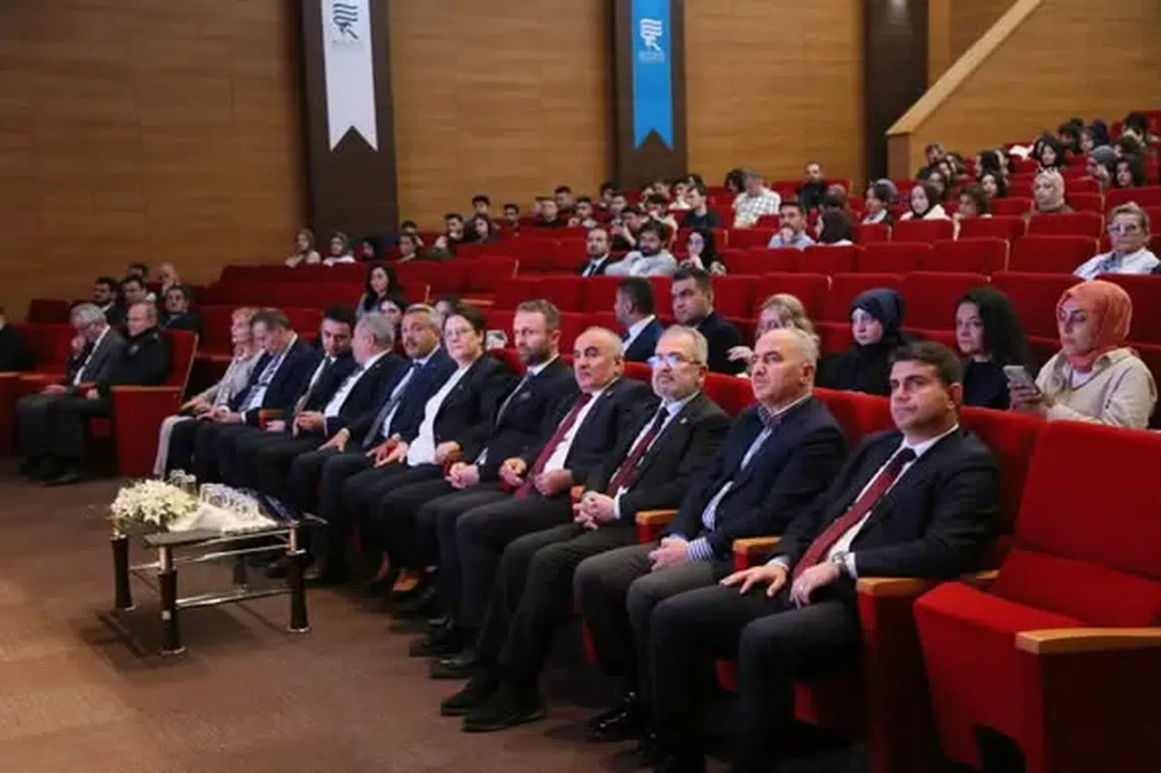 Rize'de Öğrenciler İçin Ayrımcılığa Karşı Farkındalık Konferansı Düzenlendi