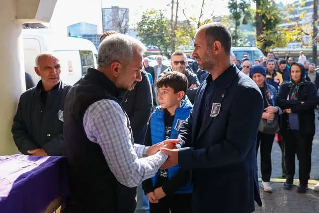 Vali Baydaş, Hayatını Kaybeden Sağlık Personeli Nazmiye Demirel’in Cenaze Törenine Katıldı