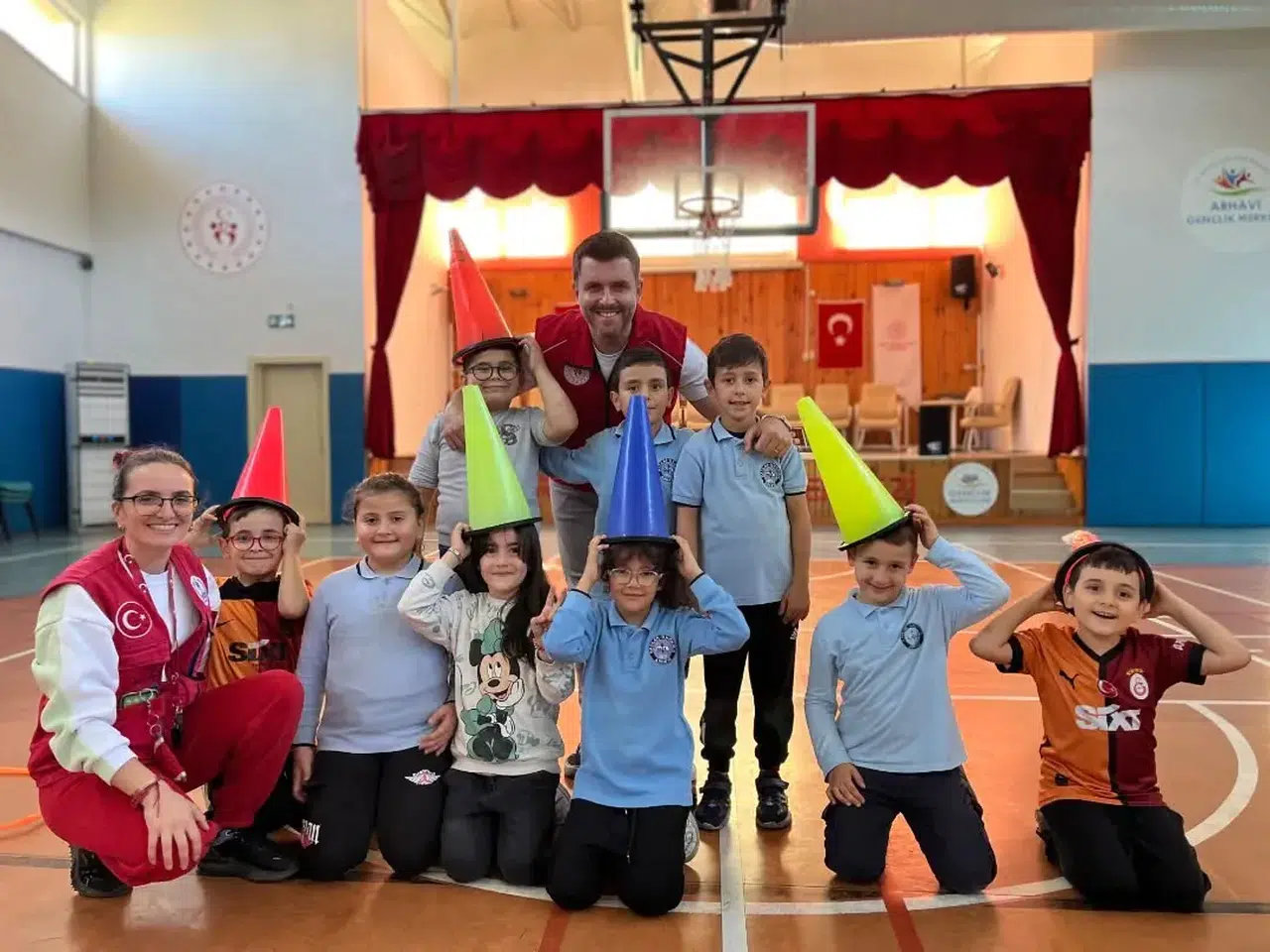 Minik öğrenciler Arhavi Gençlik Merkezi'nde eğlenceli bir gün geçirdi