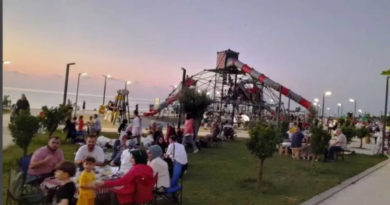 Rize’de Güneş Alarmı: Belediye’den Esprili Uyarı Şemsiyeleri Evde Bırakın!