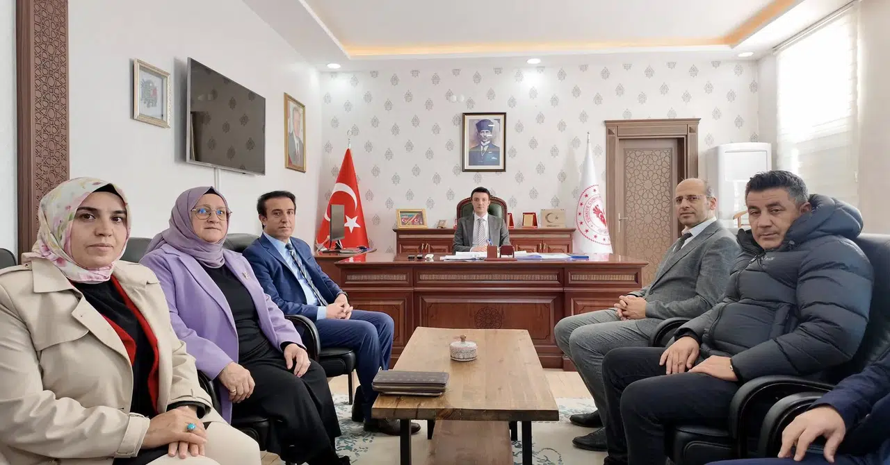 Horasan Kaymakamı Yılmaz’dan Halk Eğitimi ve ADEM Kurslarına Ziyaret