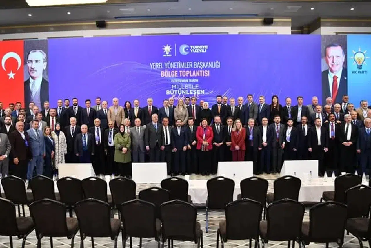 Vakfıkebir Belediye Başkanı Fuat Koçal, AK Parti Yerel Yönetimler Bölge Toplantısı’na Katıldı
