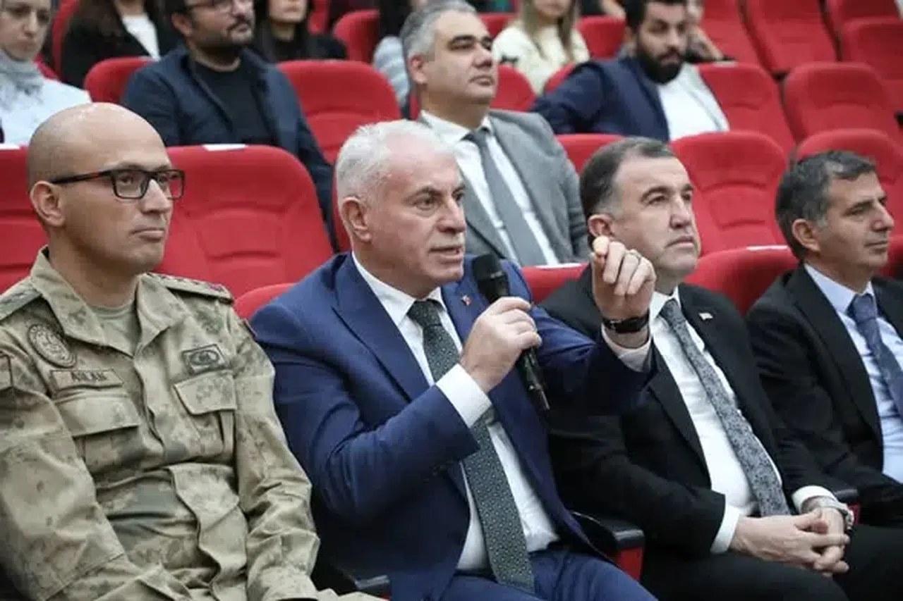 Bayburt Belediye Başkanı Mete Memiş, Bayburt Üniversitesi’nin “Cumhuriyetin İkinci Asrında Türkiye Yüzyılı” Paneline Katıldı