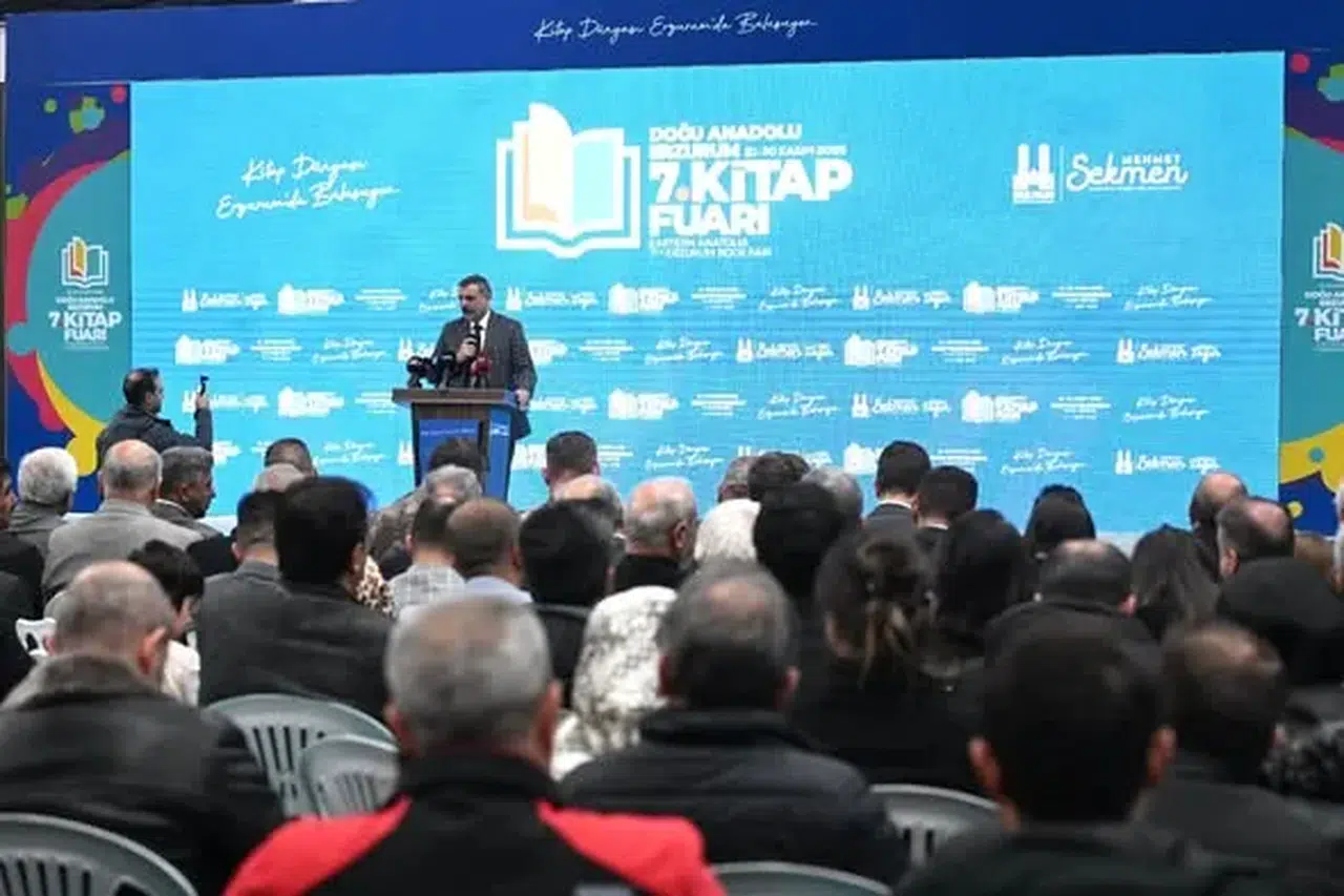 Erzurum Kitap Fuarı 130 yayınevi ve 70 yazarla kapılarını açtı, 30 Kasım'a kadar sürecek