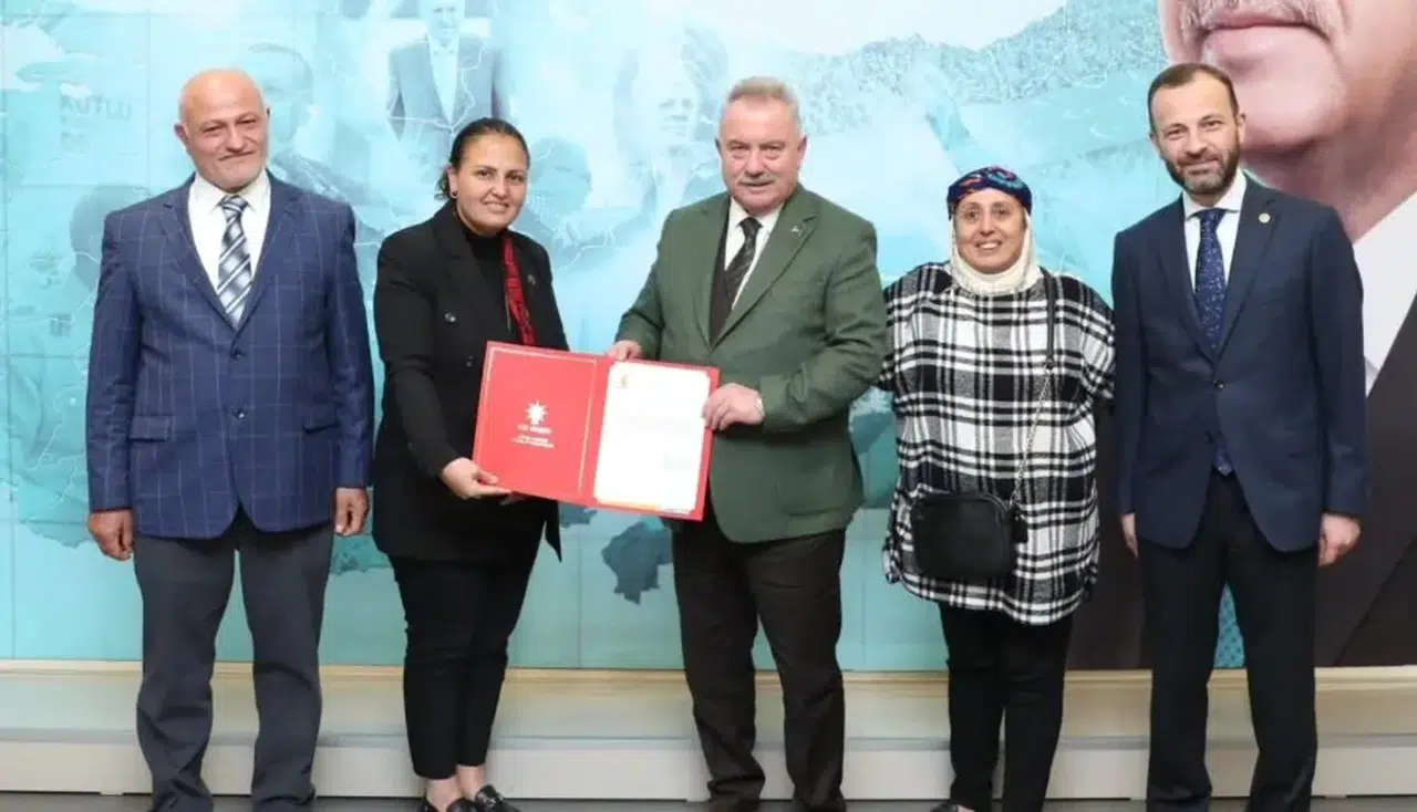Rize’de Bir İlk: Dilek Akıncı, AK Parti’nin İlk Kadın İlçe Başkanı Oldu
