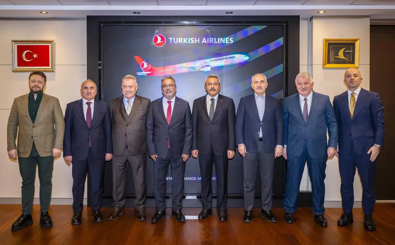 Rize Belediye Başkanı Rahmi Metin, THY Yetkililerini Ziyaret Etti