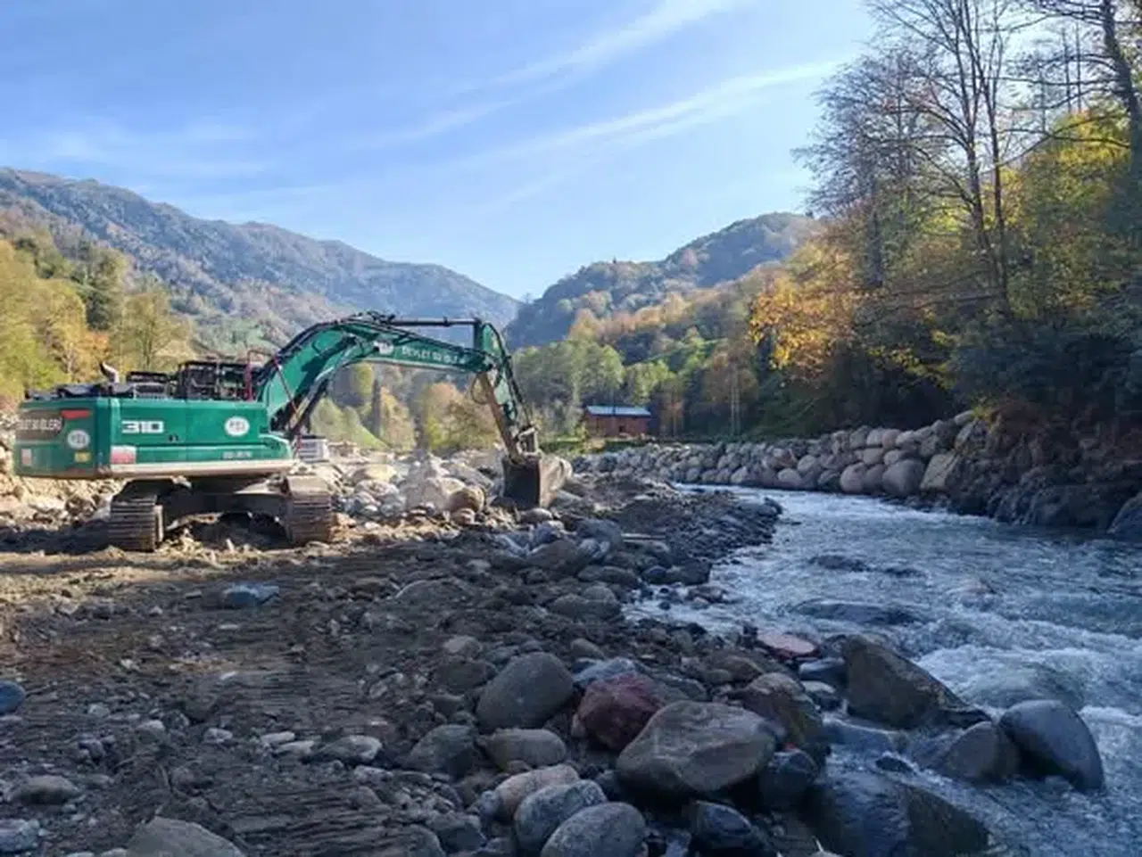 DSİ 22. Bölge Müdürlüğü Trabzon ve Rize’de Taşkın Riskini Azaltmak İçin Çalışmalarını Sürdürüyor
