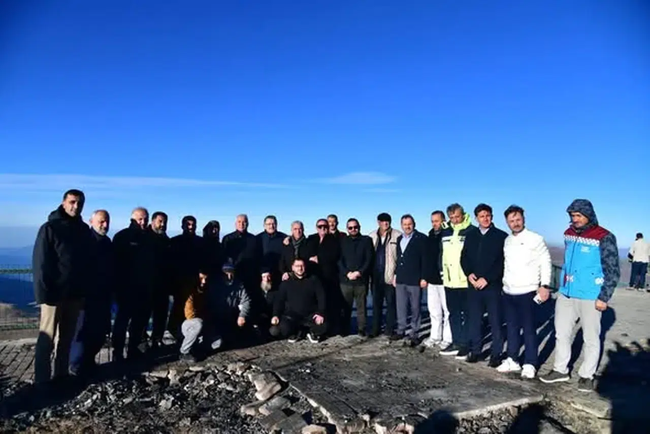 Vali Aziz Yıldırım, Yangında Zarar Gören Kırklar Mescidi’nde İncelemelerde Bulundu