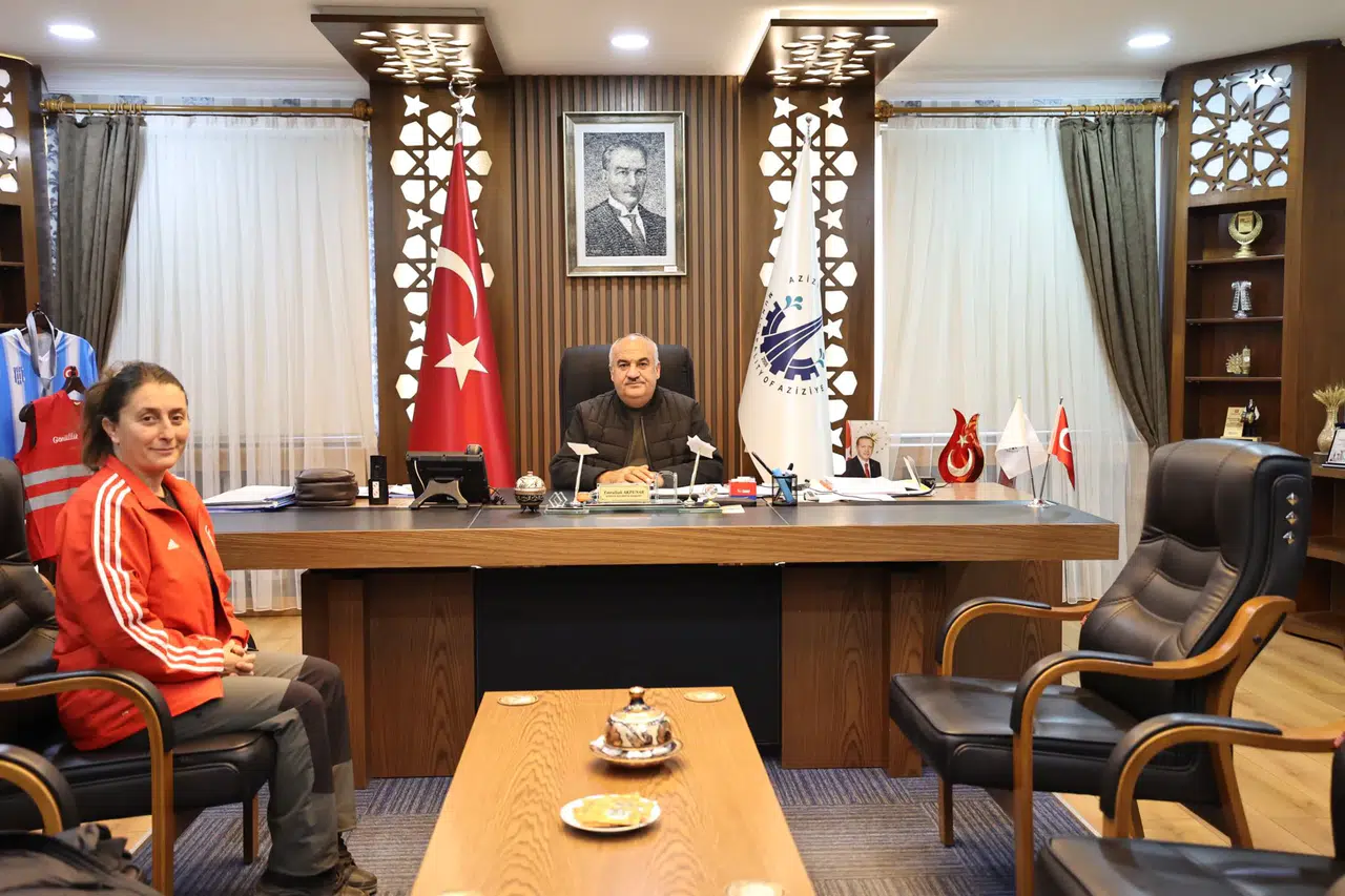 Yılın Sporcusu Ayşe Melek Okuyucu Yörenç’ten Aziziye Belediyesi’ne Ziyaret