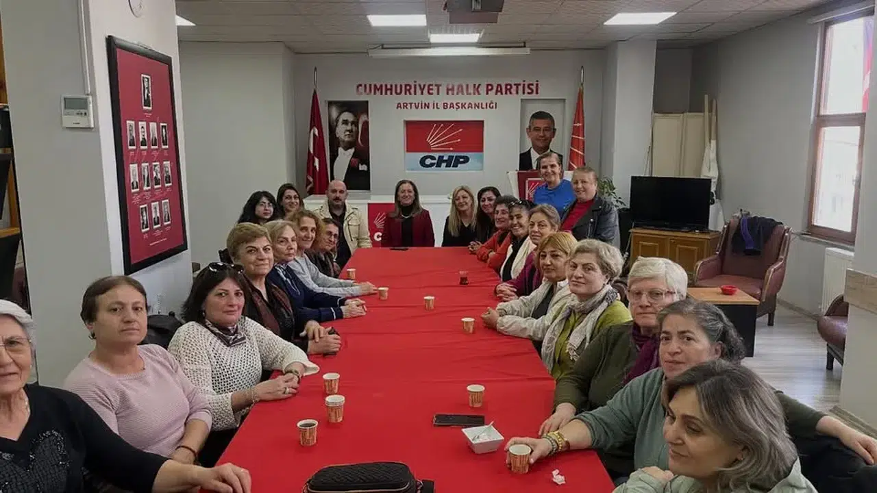 DİSK Genel Başkanı Arzu Çerkezoğlu Artvin’de CHP İl Örgütünü Ziyaret Etti