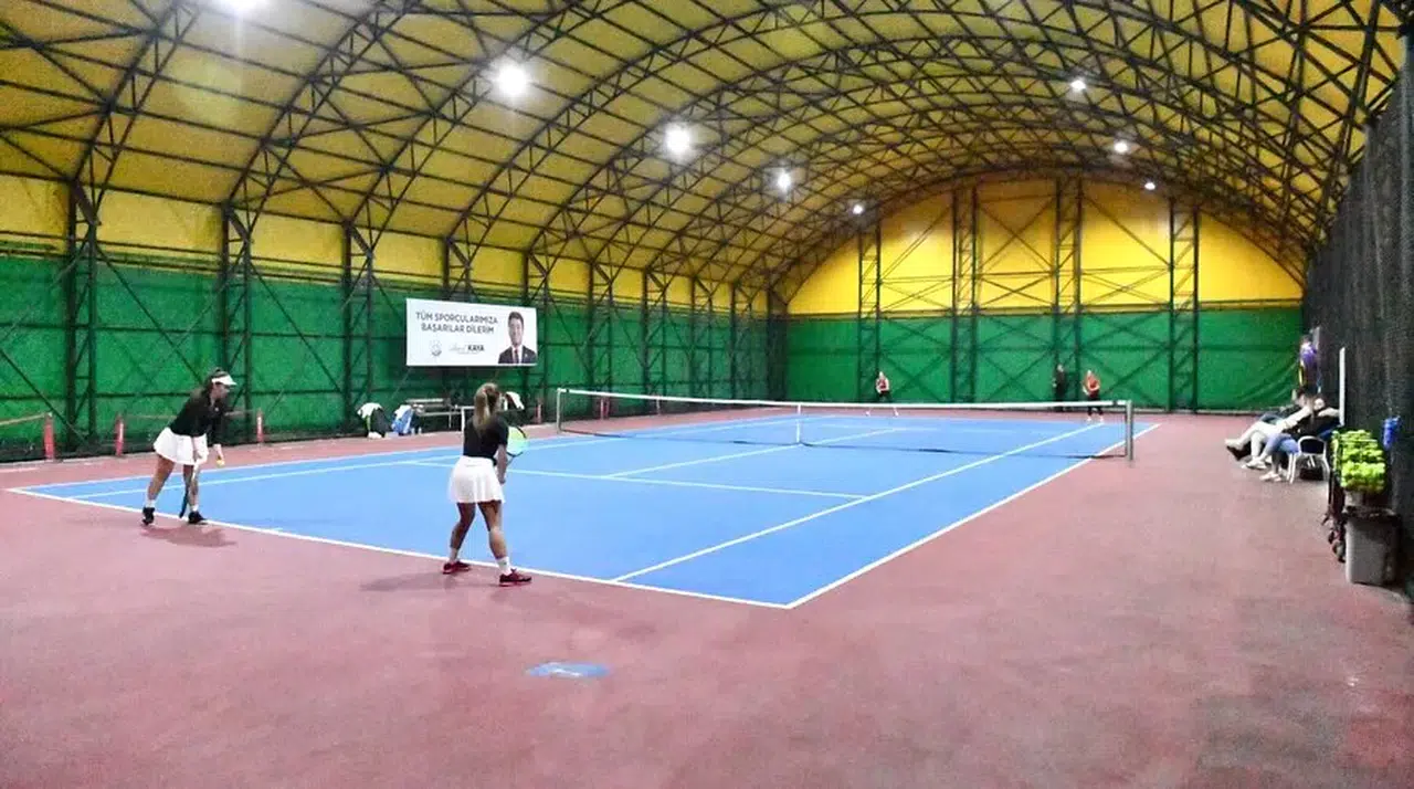 Ortahisar'da 29 Ekim Cumhuriyet Bayramı Tenis Turnuvası coşkuyla tamamlandı
