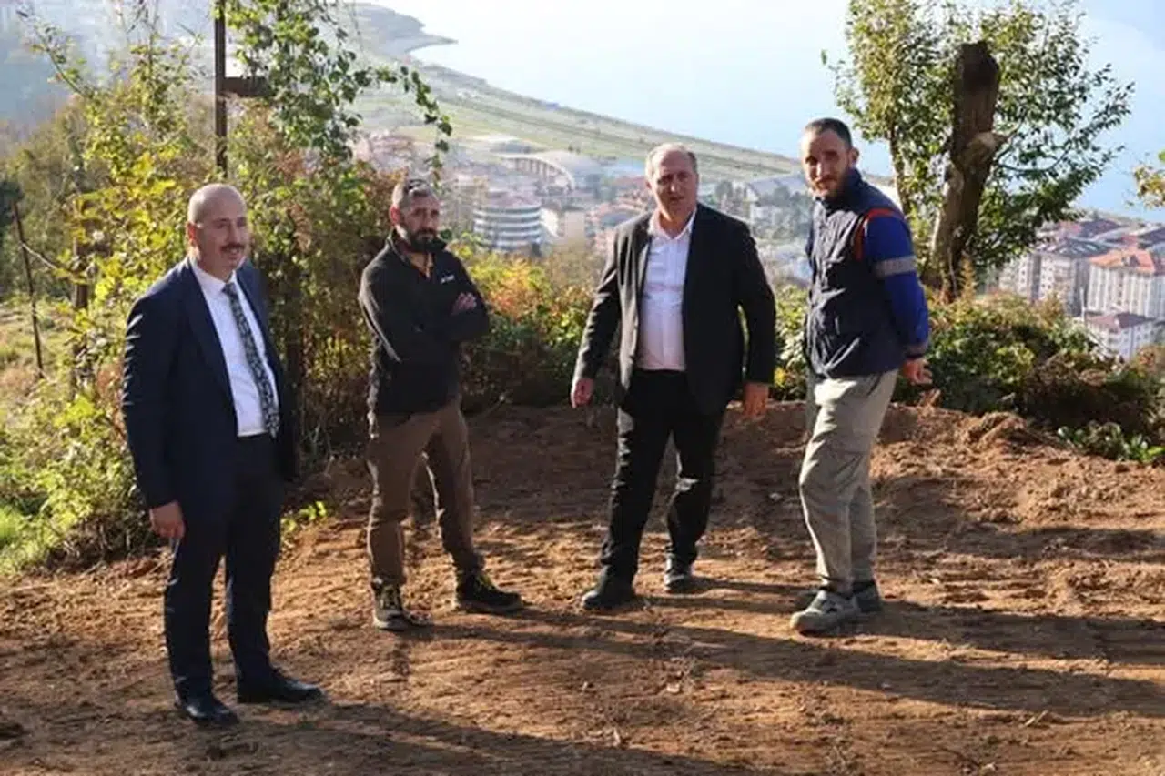 Arhavi Belediyesi Aşağı Hacılar Mahallesi’nde Yol Çalışmalarını Yerinde İnceledi