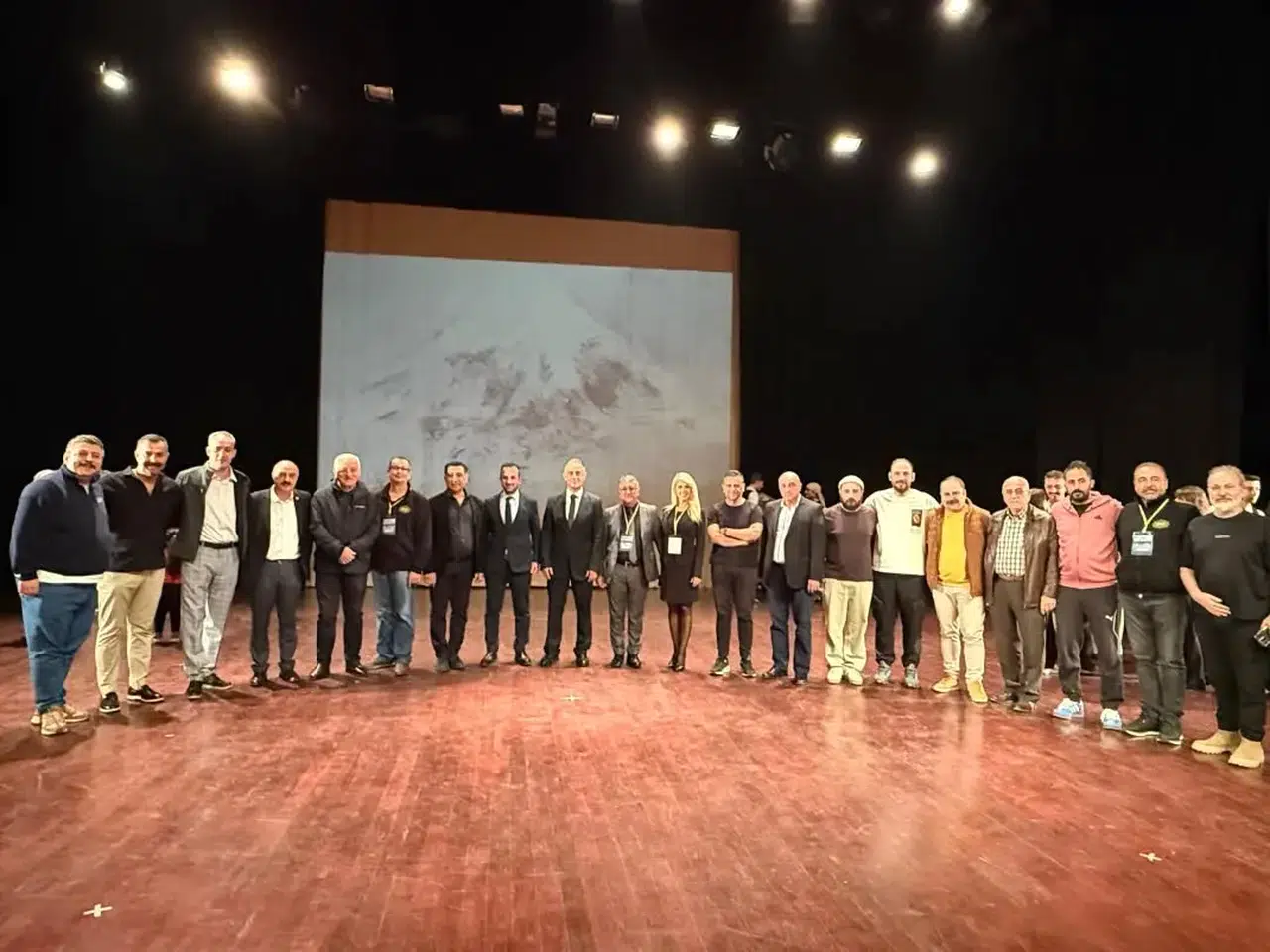 Artvin'de "Uca Dağlar" Dans Gösterisi Büyük İlgiyle İzlendi