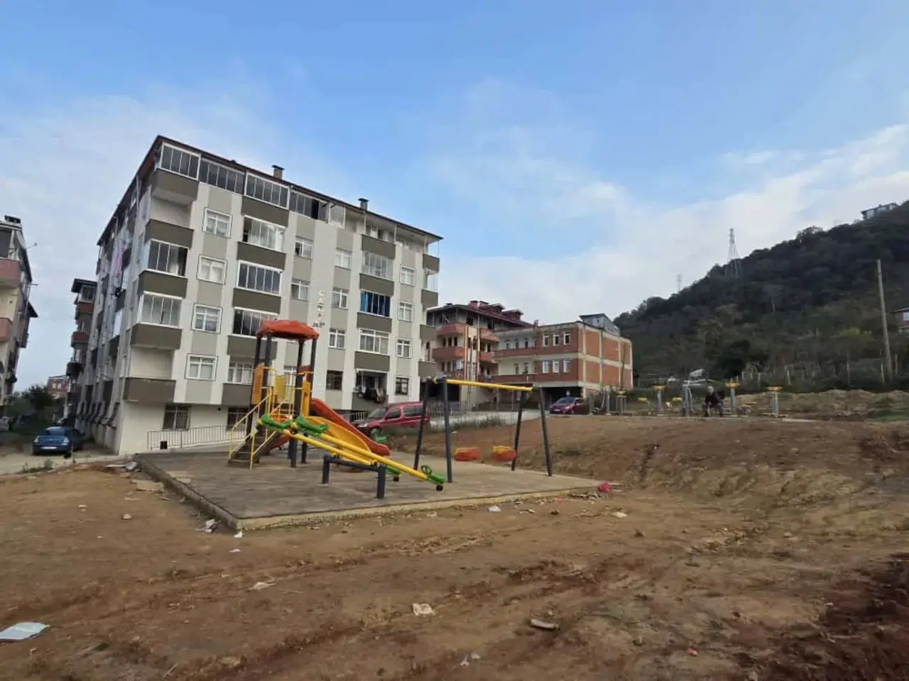 Arsin Belediyesi Fen İşleri Müdürlüğü İlçede Yoğun Çalışma Yürütüyor