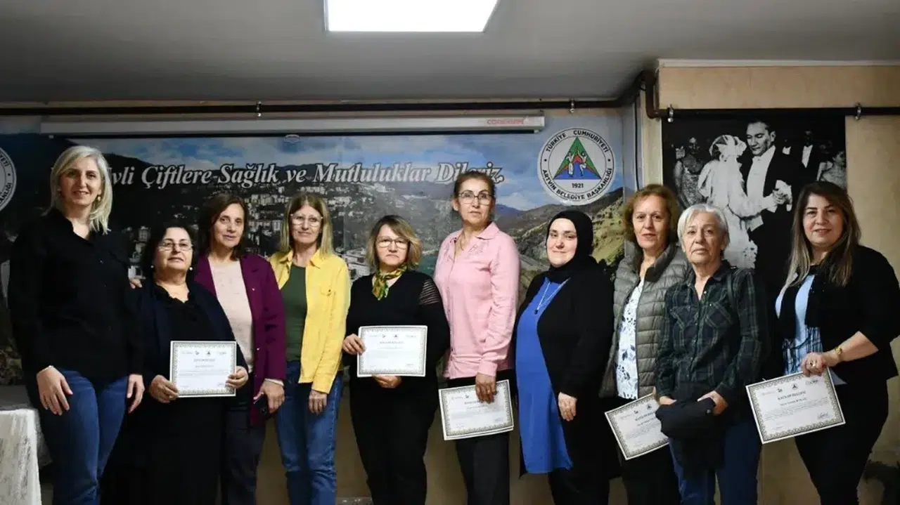 Artvin’de Üreten Eller Projesinde Belgeler Dağıtıldı: Yerel Üreticiler Markalaşma Yolunda İlerliyor