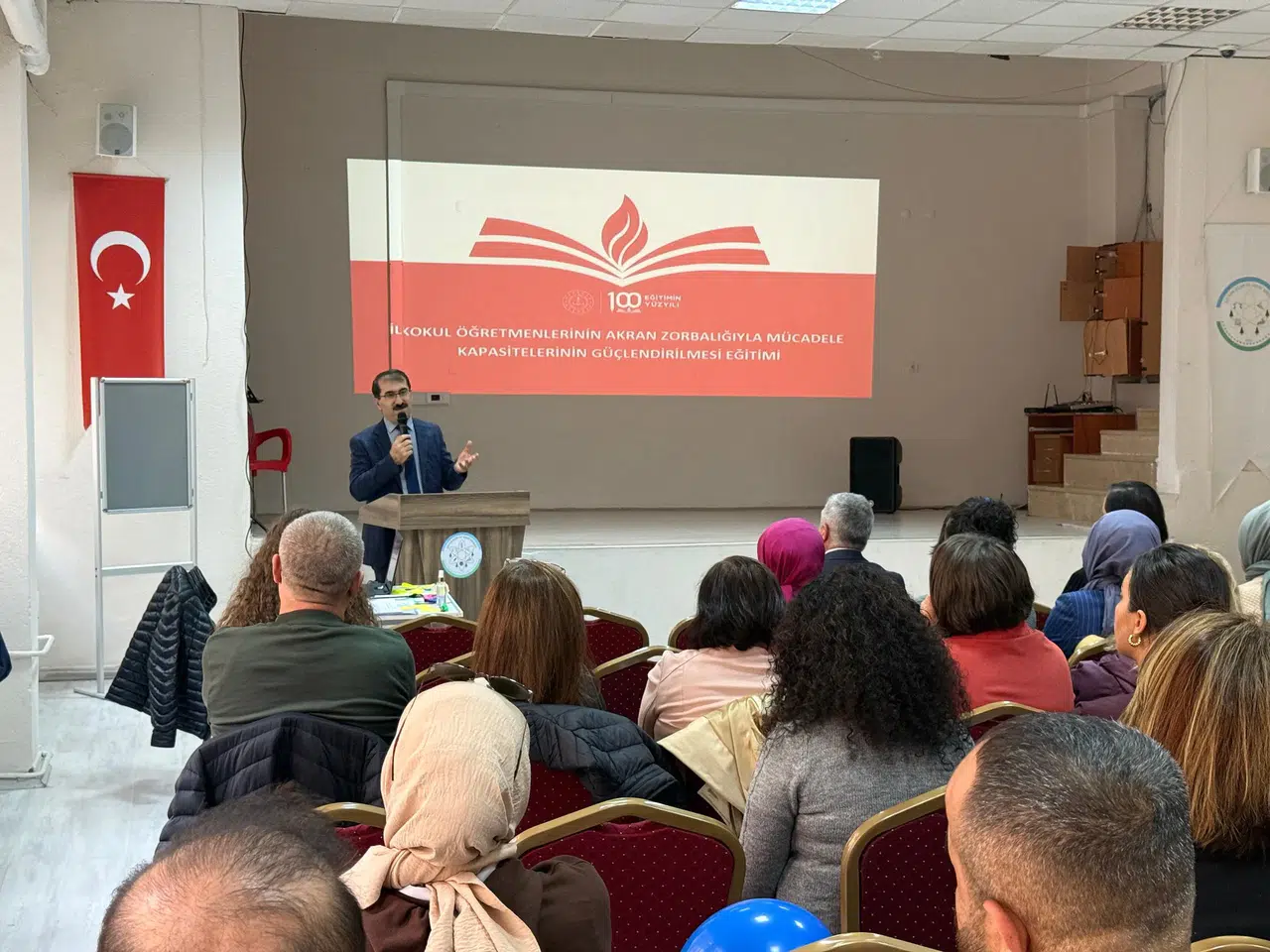 Artvin'de öğretmenler için akran zorbalığına karşı eğitim programı başlatıldı