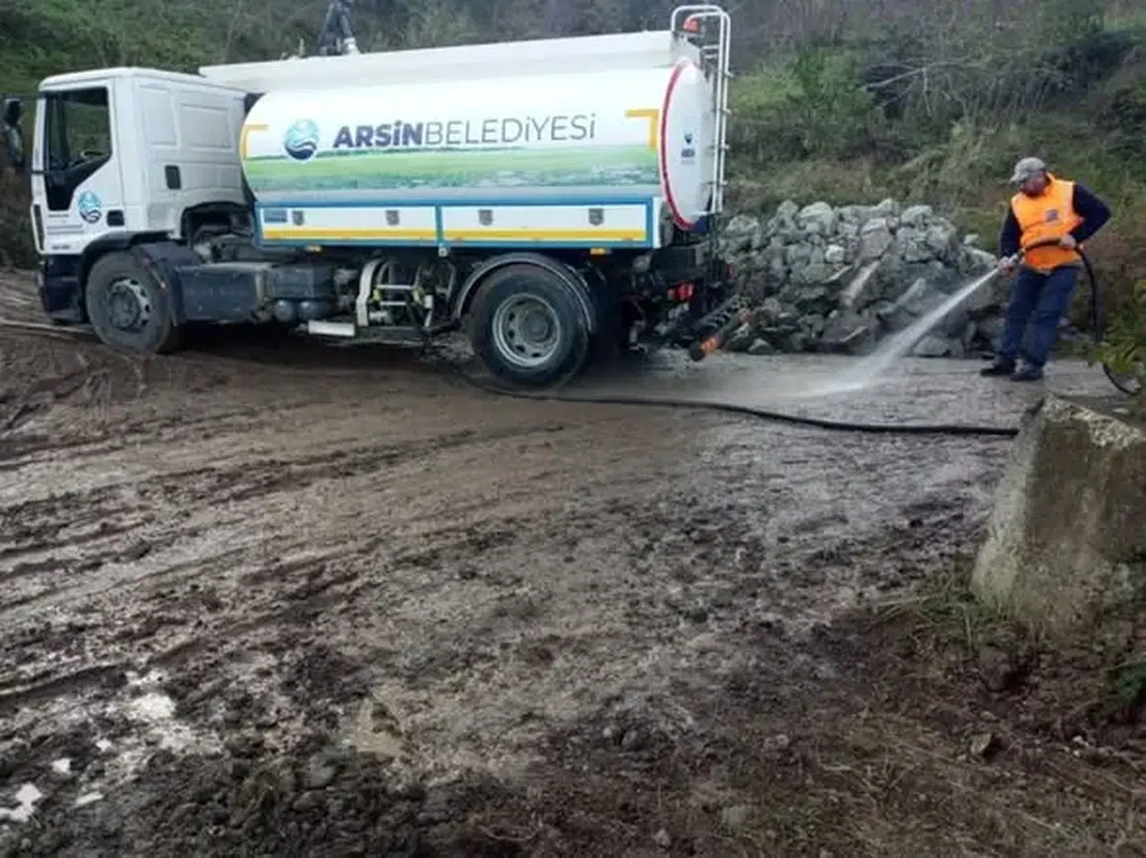 Arsin Belediyesi Temizlik İşleri Ekiplerinden Yoğun Çalışma