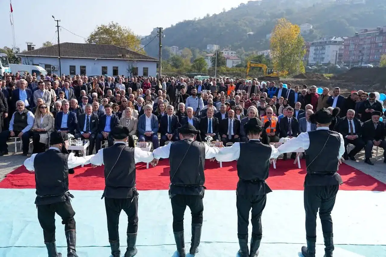 Yomra’da Kent Meydanı İçin Temel Atıldı