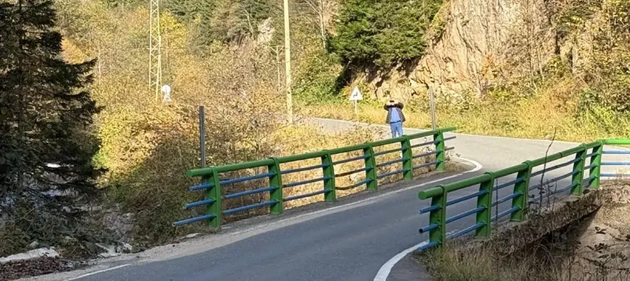 Çifteköprü Köyü Muhtarı Bektaş’tan Anzer Grup Yolundaki Köprüler İçin Uyarı: “Tehlike Saçıyor”