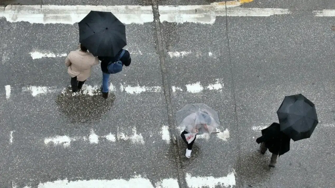 Türkiye'de sağanak yağış ve sıcaklık düşüşü bekleniyor, dikkatli olun!