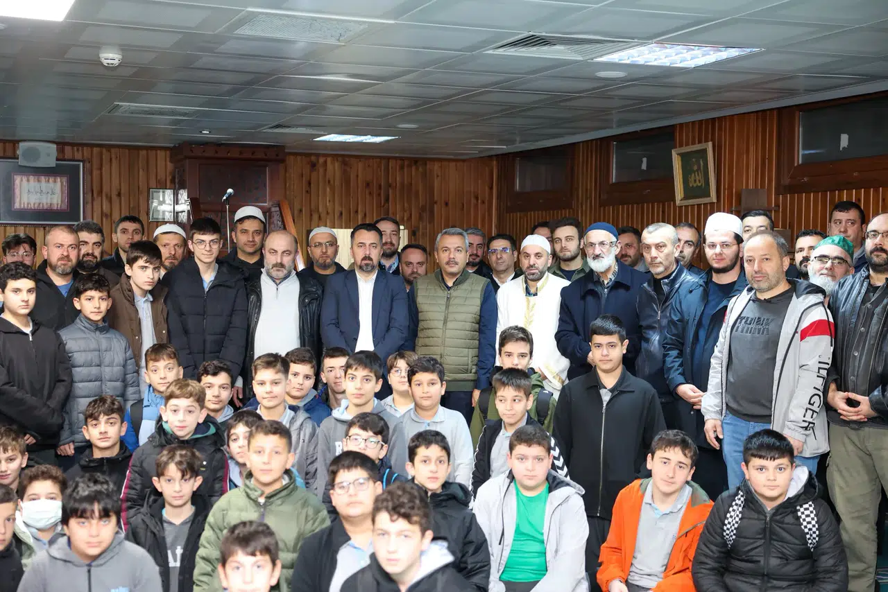 Rize’de Sabah Namazı Buluşması: Vali Baydaş Öğrencilerle Bir Araya Geldi