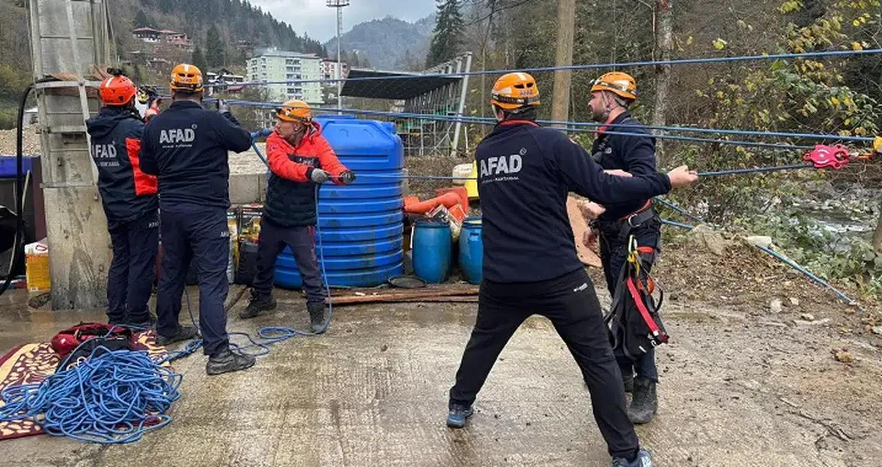 Rize'de Afet Bilinçlendirme Eğitimi ve Tahliye Tatbikatı Gerçekleştirildi
