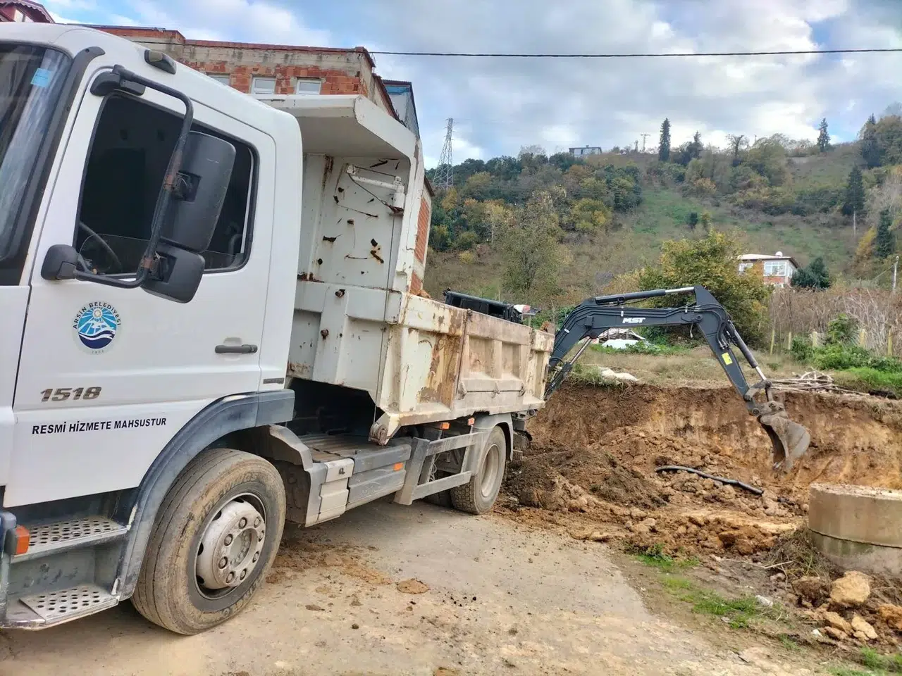 Arsin’de Fen İşleri Ekipleri Sahada: Mahalle Mahalle Yoğun Çalışma