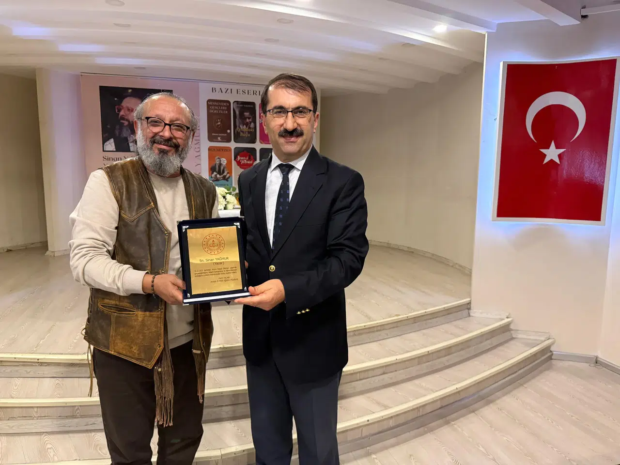 Yazar Sinan Yağmur, Artvin’de Öğrencilerle Buluştu