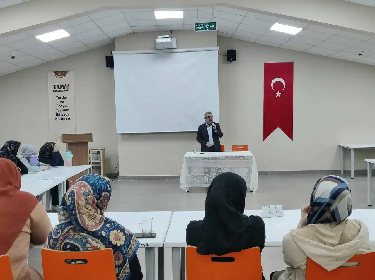 Erzurum Müftüsü Çapçı, öğrencilerle bir araya gelerek manevi destek ve yeni projeleri anlattı