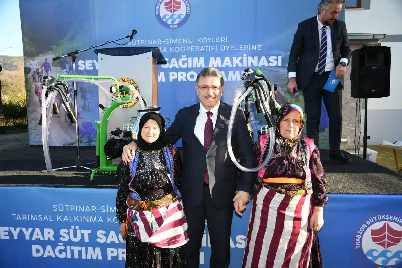 Trabzon'da süt üreticilerine 40 seyyar sağım makinesi desteği verildi