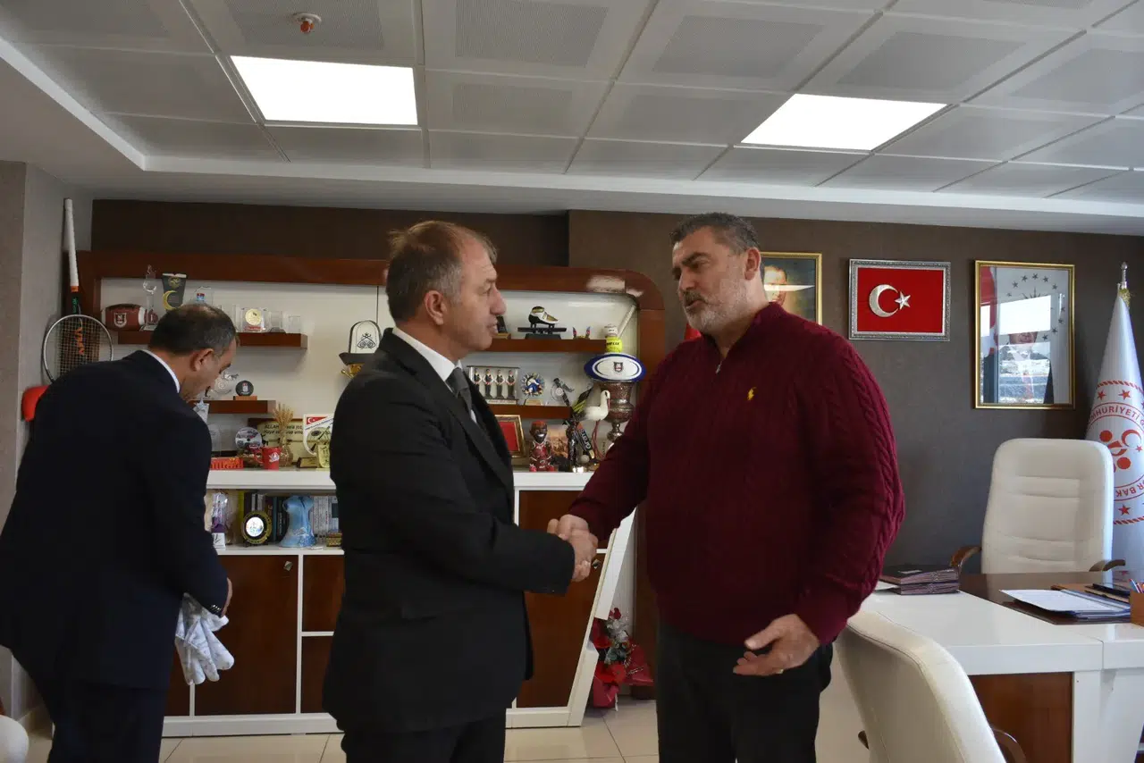 Eller ve Çakmur'dan Erzurum'da hentbol altyapısına destek ziyareti