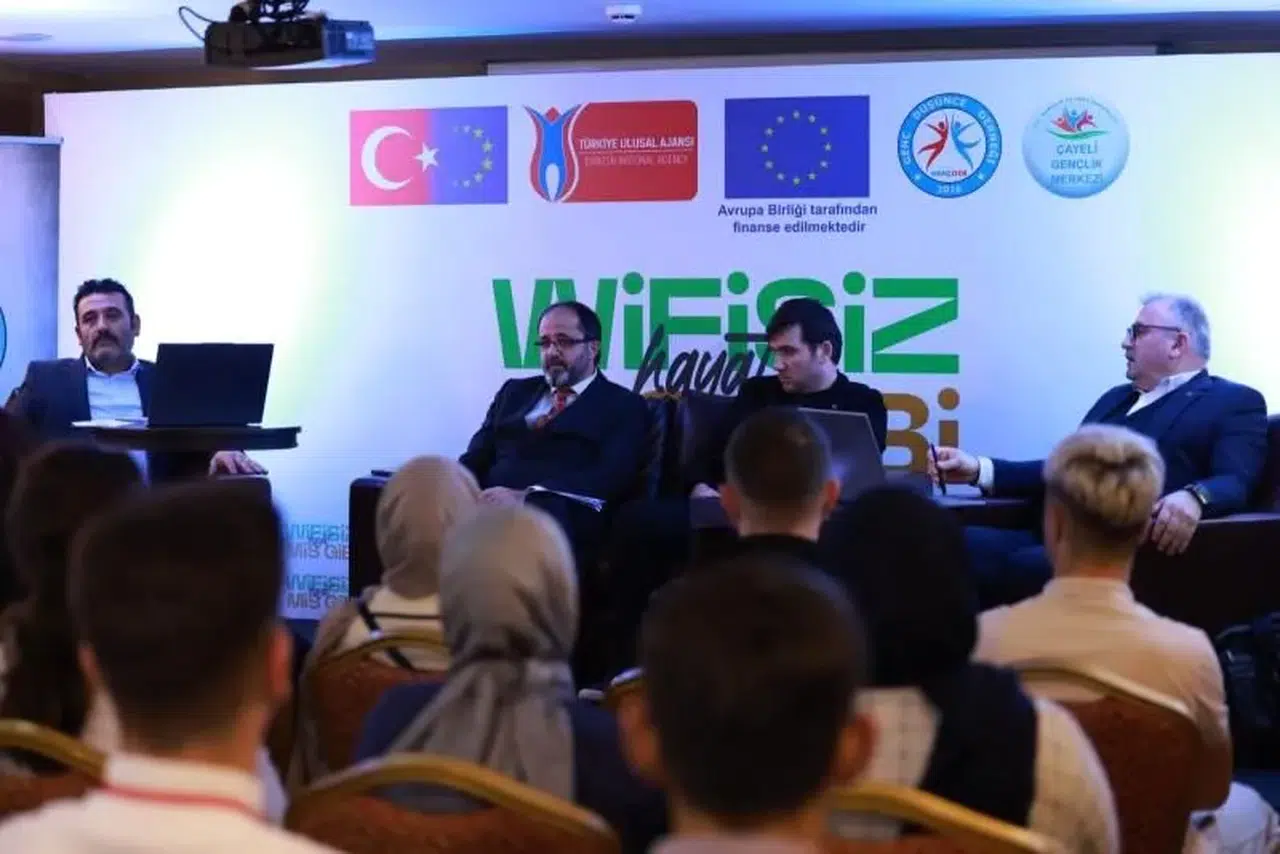 RTEÜ’de “Wifisiz Hayat Mis Gibi Hayat” Paneli Düzenlendi