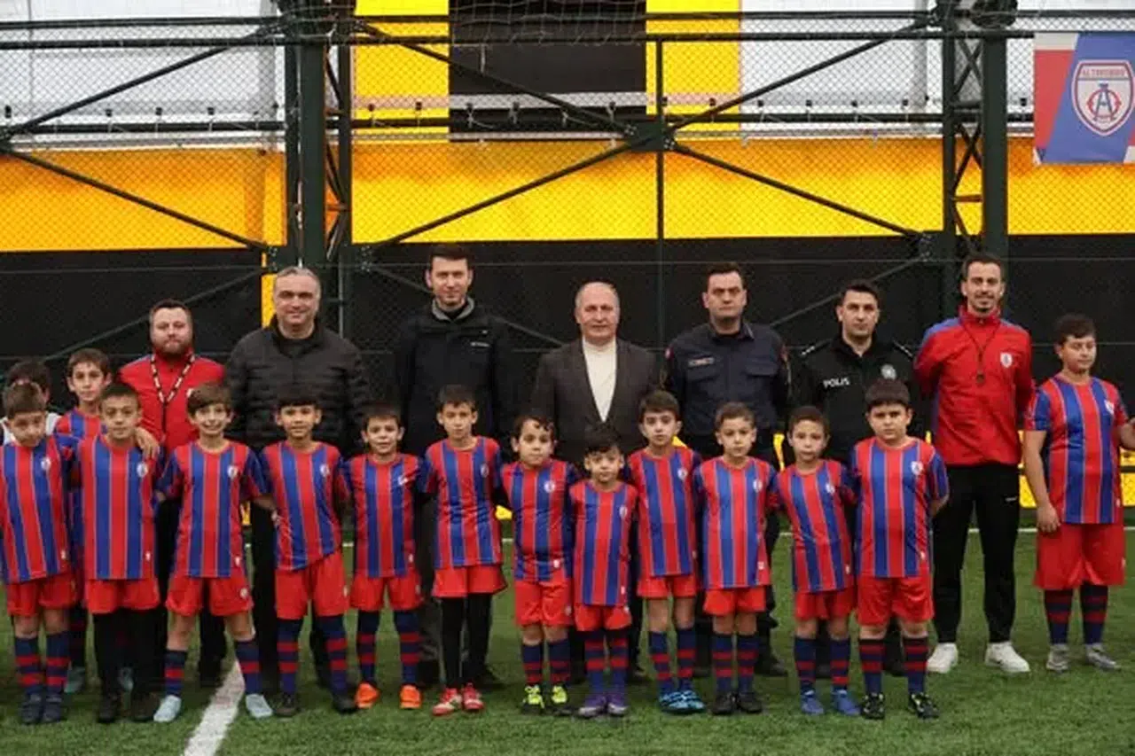 Arhavi’de Altınordu Futbol Okulu Açıldı