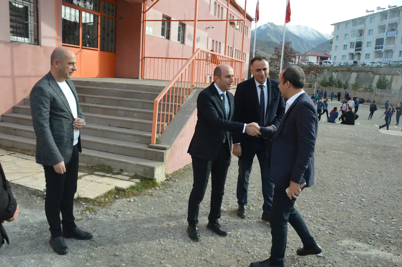 Kaymakam Poçanoğlu, Ziya Paşa Ortaokulu'nu ziyaret ederek eğitim desteğini değerlendirdi