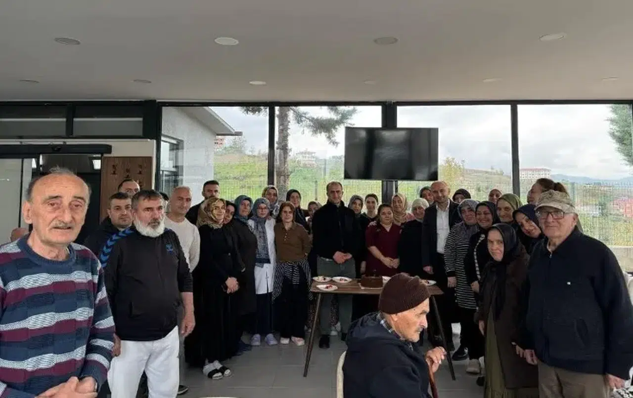Yıldızlı Huzurevi Personeline Teşekkür Programı Düzenlendi