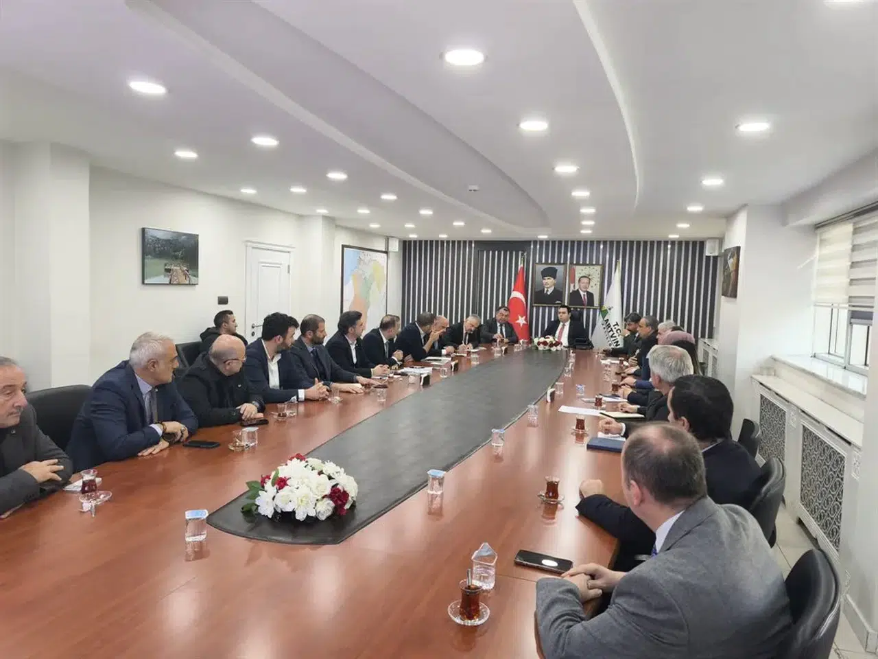 Artvin'de Sanayi ve Teknoloji İş Birliği Toplantısı ile Kalkınma Hedefleri Belirlendi