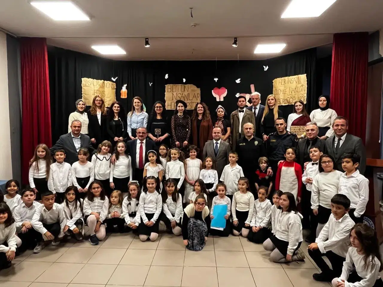 Hopa’da Dünya İnsan Hakları Günü Programı Düzenlendi