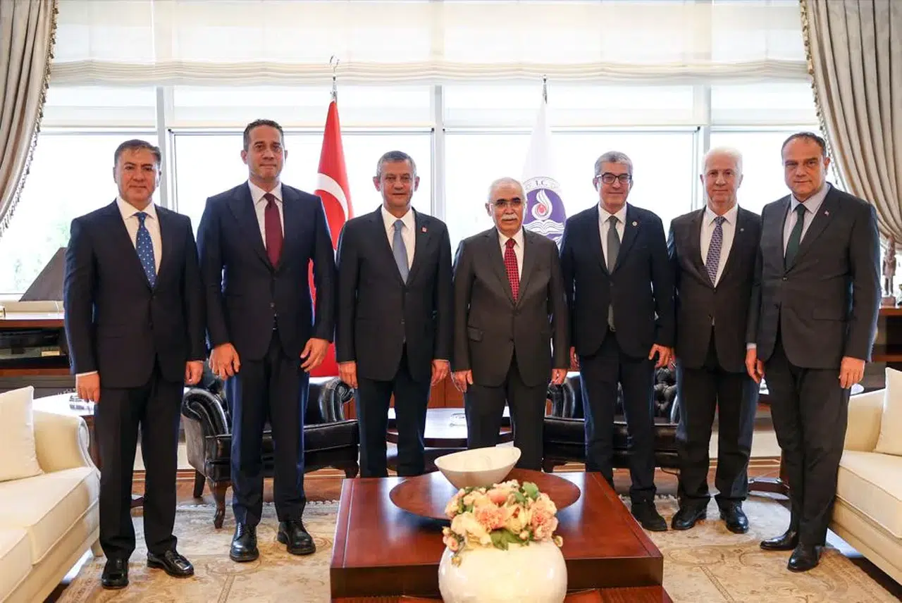 Özgür Özel: CHP'yi karıştırmaya çalışıyorlar kendi akıllarınca