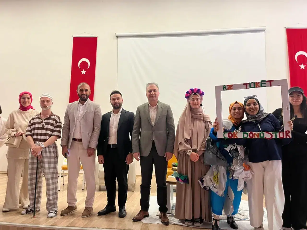 RTEÜ’nün Çevre Temalı Tiyatro Oyunu Çayeli’nde Öğrencilerle Buluştu