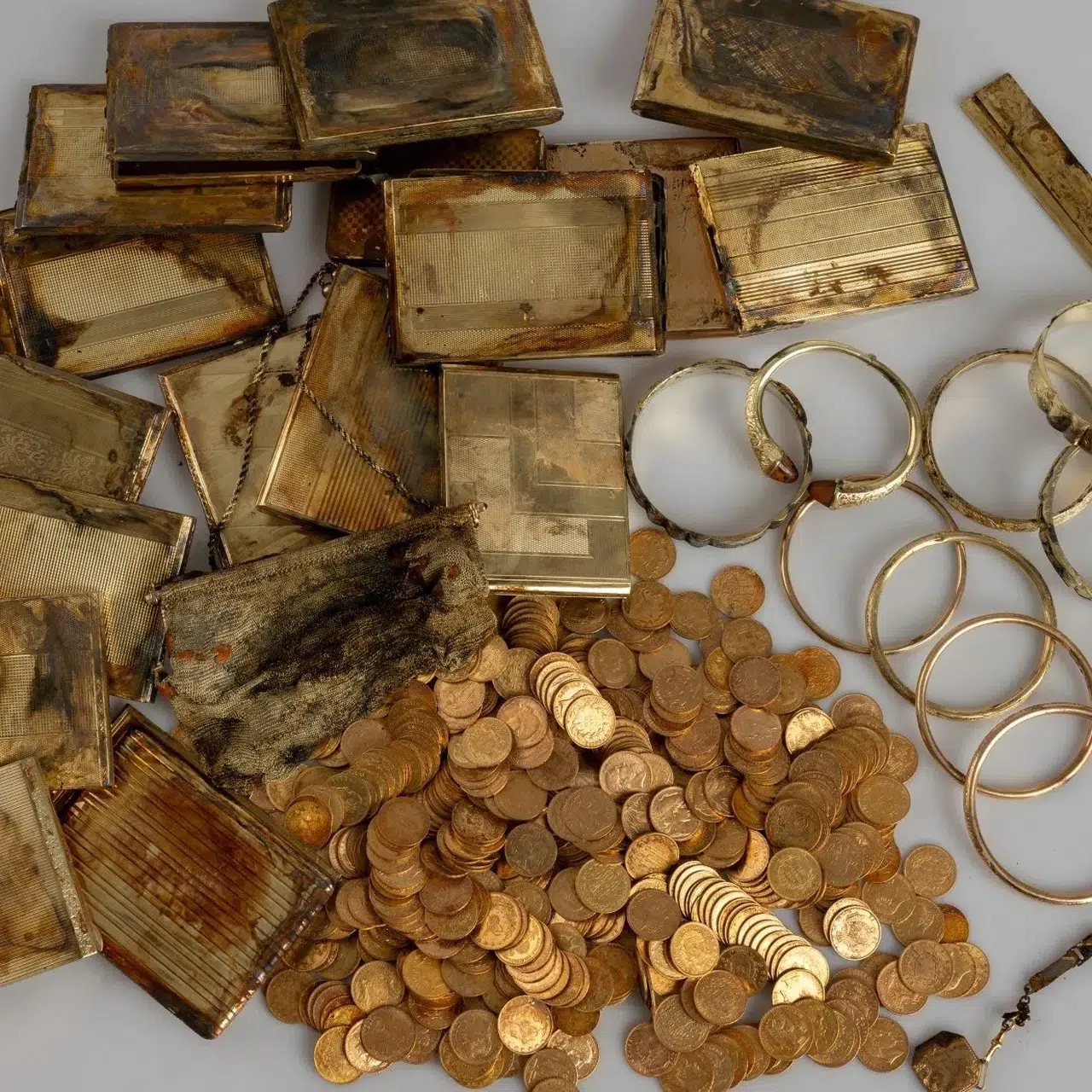 Krkonose Dağları'nda tarihi define keşfi Eski madeni paralar ve altın bilezikler bulundu