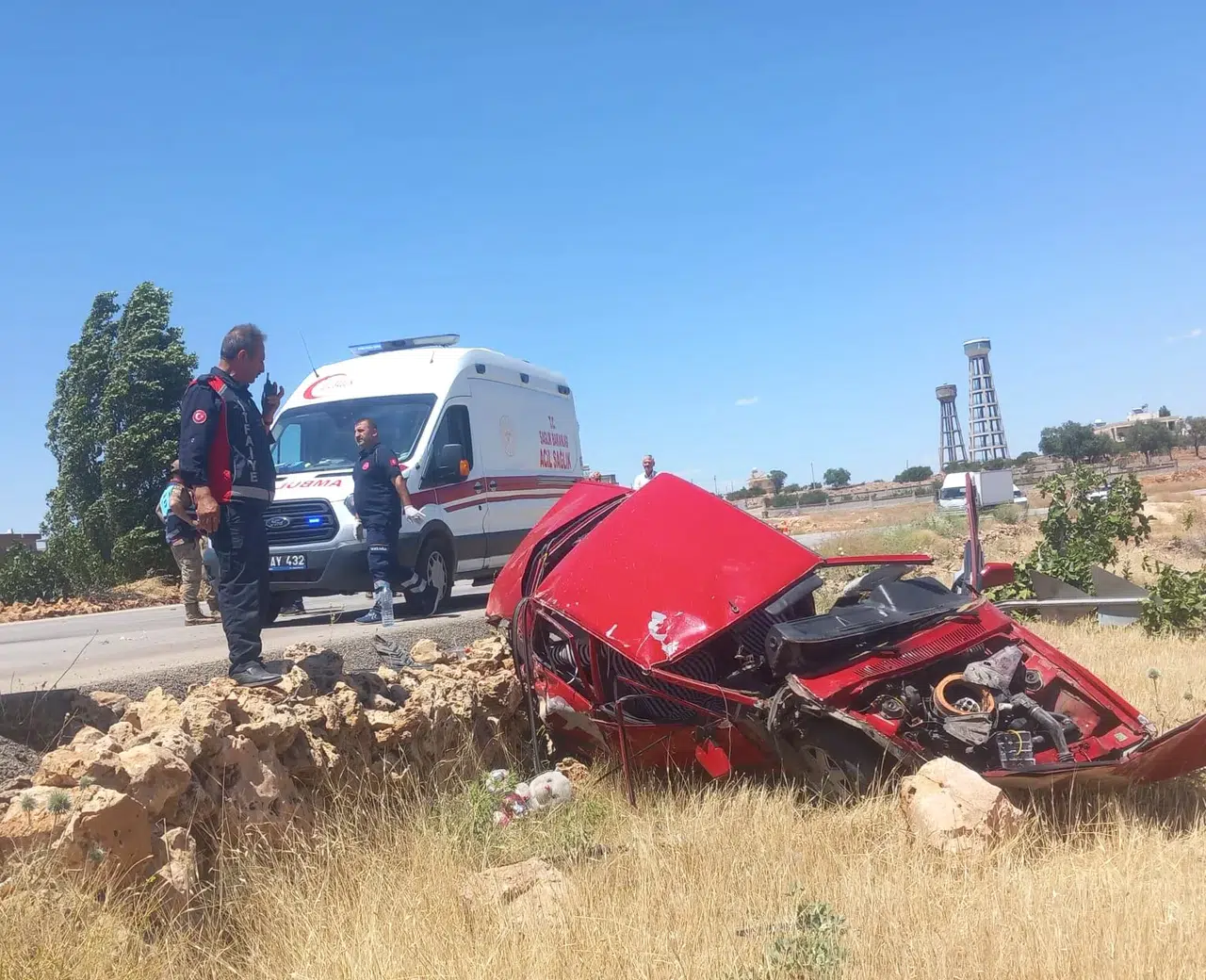 Midyat'ta otomobil şarampole devrildi, sürücü ağır yaralandı