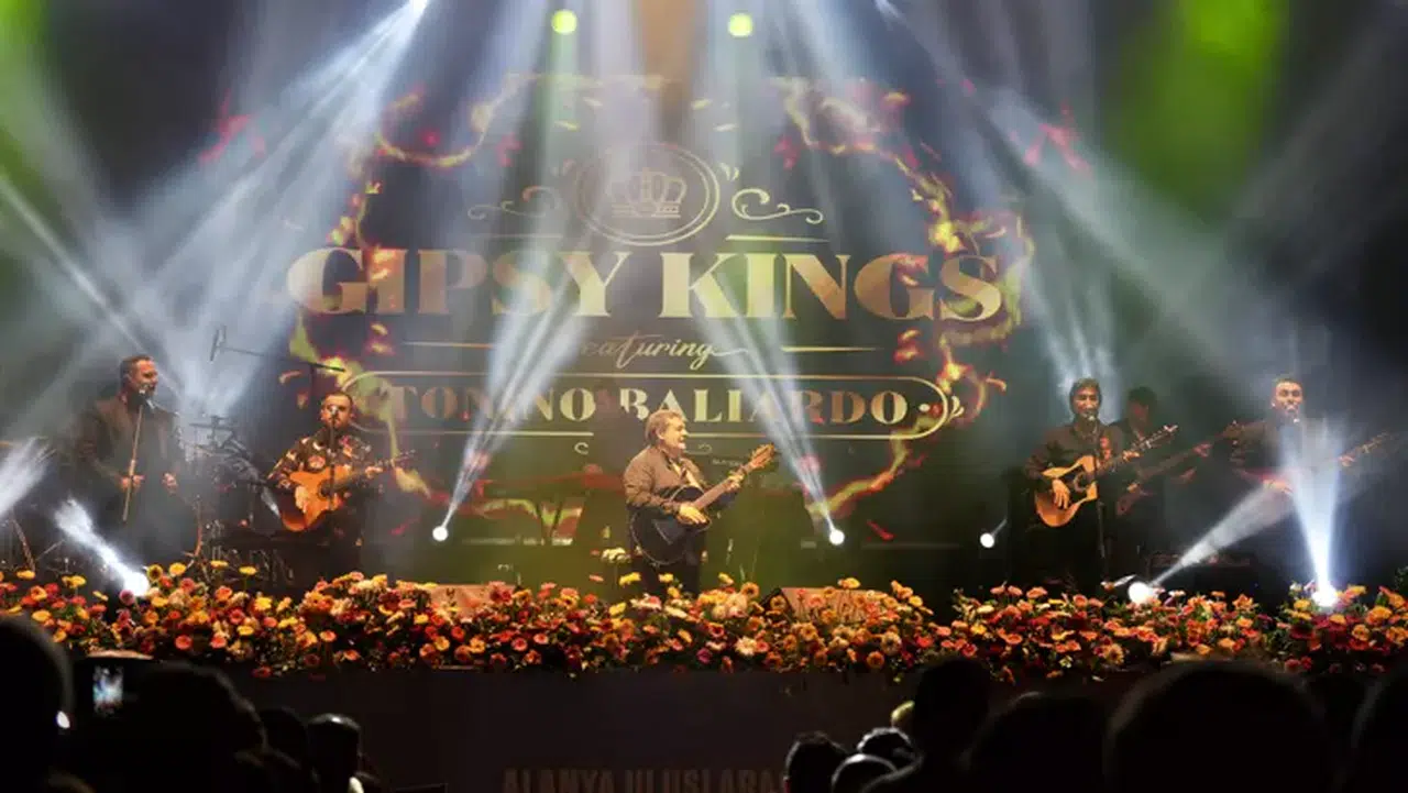 Gipsy Kings Alanya'da konser verdi