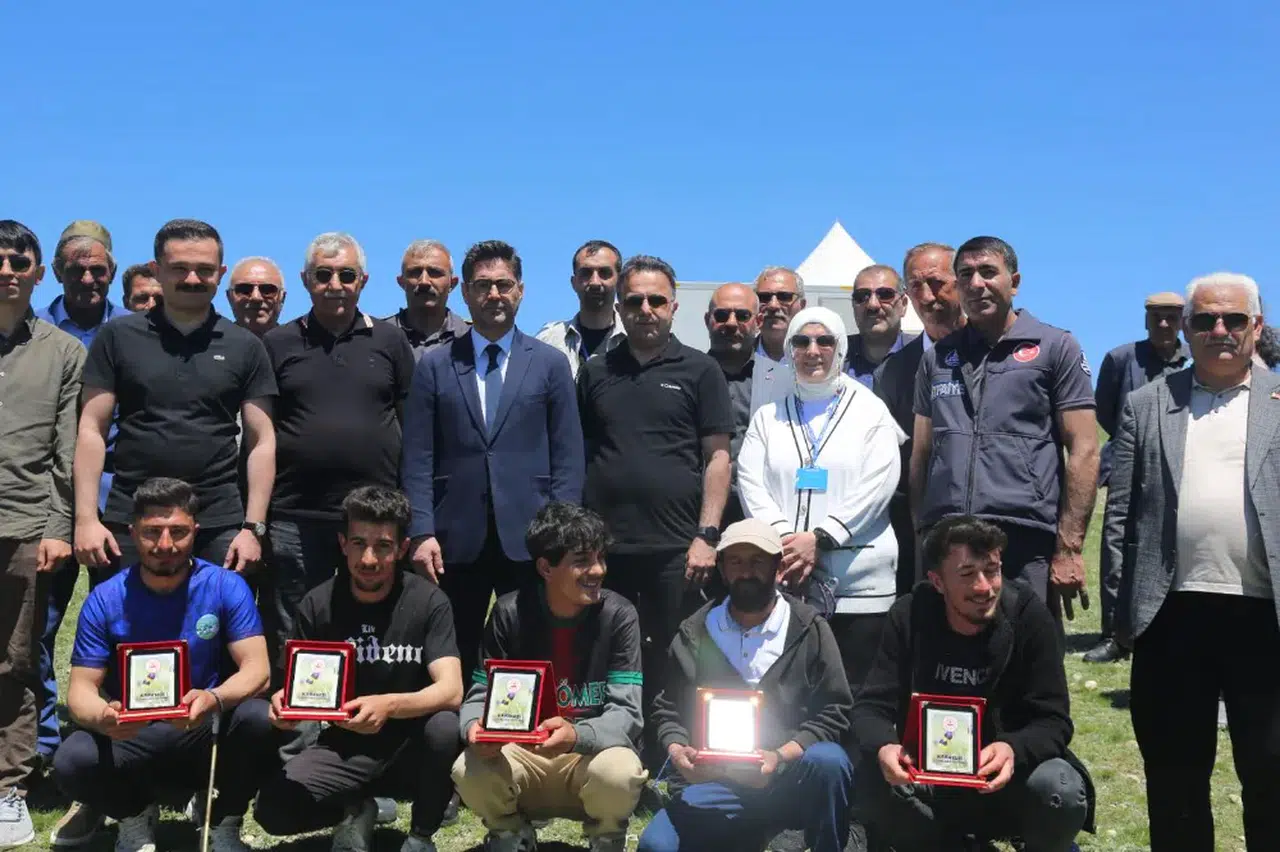 Karayazı’da Ters Lale Festivali Coşkuyla Başladı