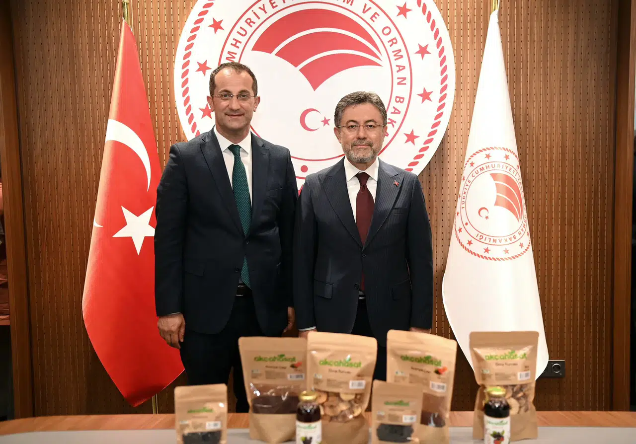 Akçaabat Belediyesinden Bakan Yumaklı’ya Proje Sunumu ve Yerel Ürün Tanıtımı