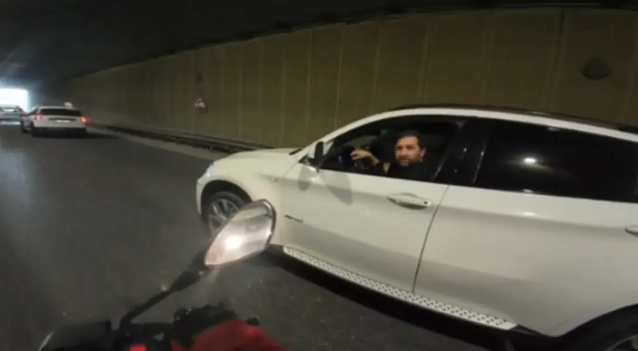 Sultangazi'de TEM Otoyolu'nda Makas Yapma Tartışması: 'Sen Polis Misin?