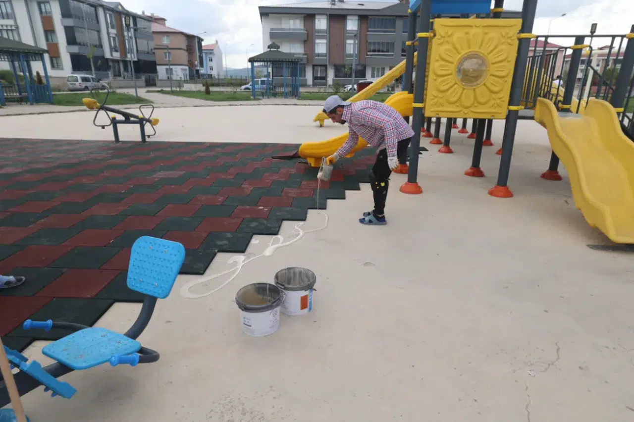 Aziziye’de Yeşil Alan Hamlesi Parklar Yenileniyor, Yeni Projeler Hayata Geçiyor