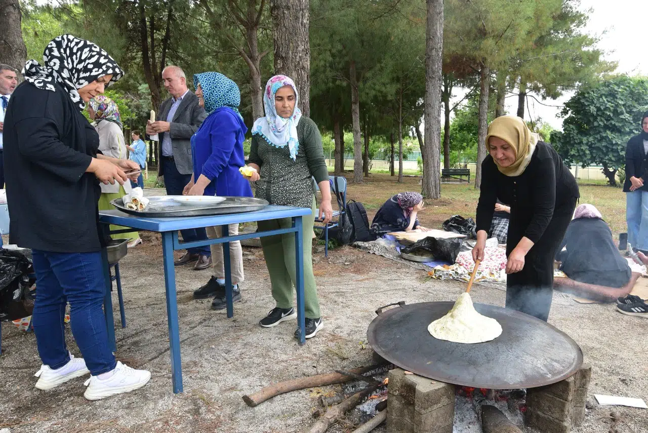 Osmaniye'de Ninemin Tarifleri Atölyesi ile gençler geleneksel lezzetleri keşfetti