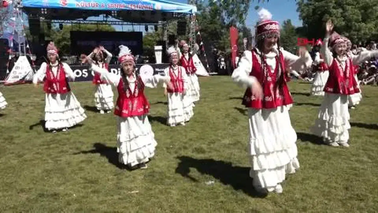 Milli Eğitim Bakanı Tekin, İnci Kefali Festivali'nde balık göçünü izledi
